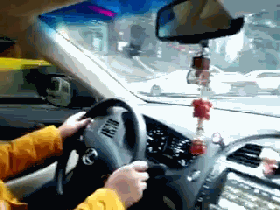 Boy drive a Lexus road next to parents in the video? Chongqing Fuling police investigation